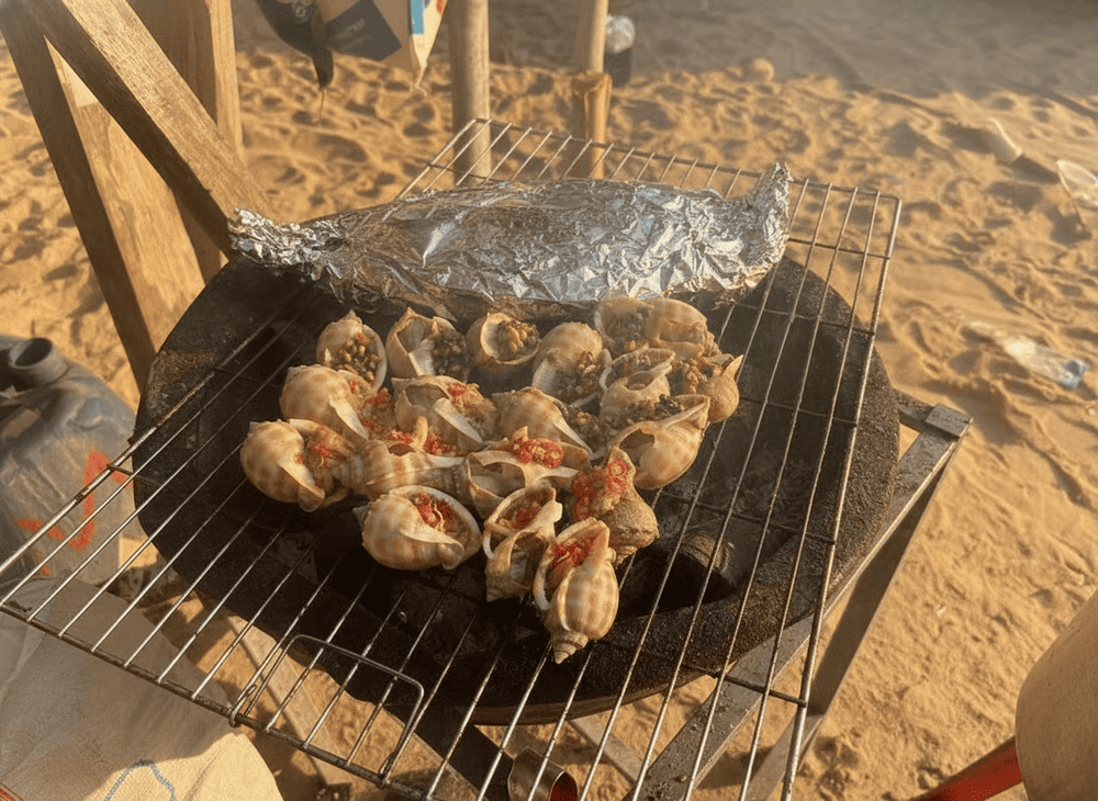 Thưởng thức hải sản tươi sống ngay bên bờ biển